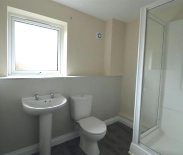 4 bedroom detached house to rent - Photo 4