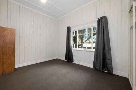 Spacious Character-Filled Apartment in a Peaceful Greenslopes Setting - Photo 2