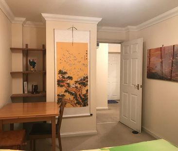 Room in a Shared Flat, Broadway, SW19 - Photo 3