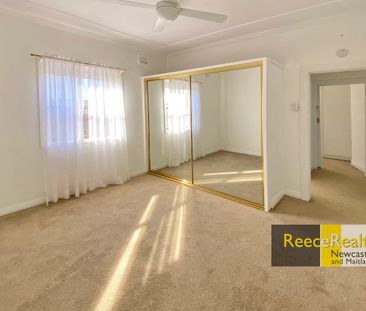 SPACIOUS FAMILY HOME - Photo 3