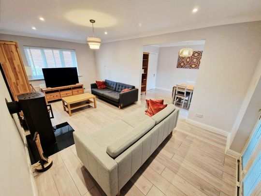 4 bedroom detached house to rent - Photo 1