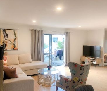 Part furnished 3 bedroom 2 bathroom family home - Photo 3
