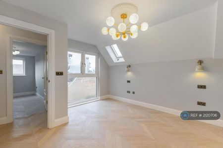 4 bedroom semi-detached house to rent - Photo 3