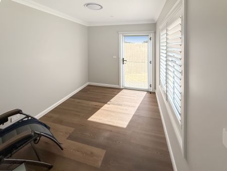 HAMPTON STYLE HOME WITH A TOUCH OF ELEGANCE - Photo 4