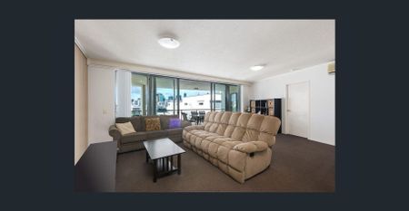 Exceptional Sub‑Penthouse Living in the Heart of Milton - Photo 3