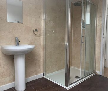 6 bedroom house to rent - Photo 2