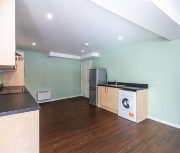 2 bed apartment to rent in Warton Terrace, Heaton, NE6 - Photo 1