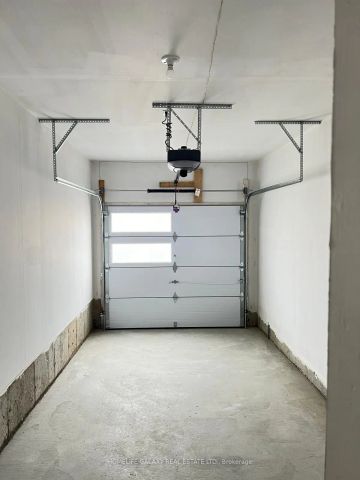 Condo Townhouse For Lease | E9231461 - Photo 5