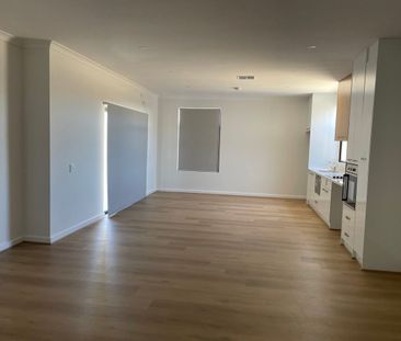 Large Family Home with 5 Bedrooms / 4 with Ensuites - Photo 4