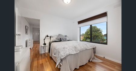 TOP-FLOOR TREAT WITH LIGHT AND STYLE! - Photo 3