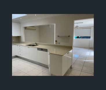 FAMILY HOME WITH INGROUND SWIMMING POOL - Photo 3