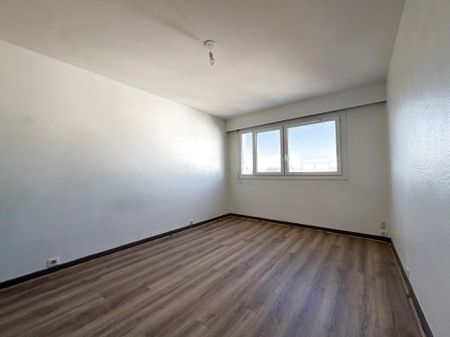 Location Appartement 4 pièces 116m² BORDEAUX 33000 - Photo 2