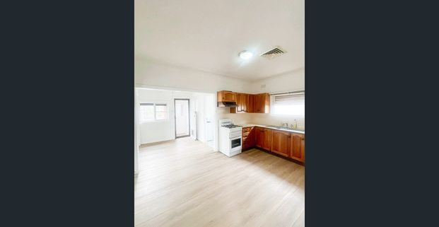 3 Bedroom Home in Prime Location - Photo 1