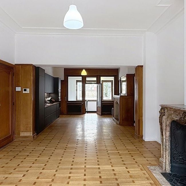 Duplex te huur in Schaarbeek voor € 1.350 met 2 slaapkamers - Foto 1