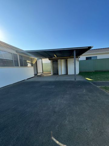 Well Presented Three-Bedroom Home&excl; - Photo 2