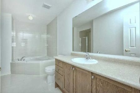 For Lease - 3486 Park Heights Way, Mississauga, Ontario - Photo 5