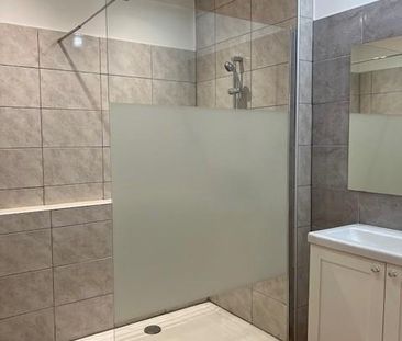 Location Appartement 3 pièces 70m² CAMPS LA SOURCE 83170 - Photo 5