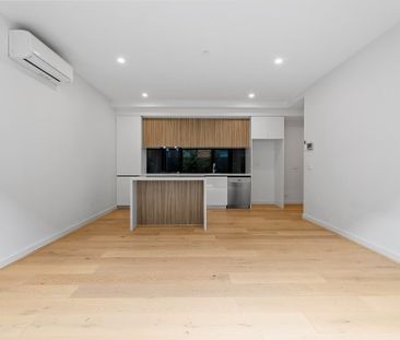 MODERN APARTMENT WITH COURTYARD - Photo 4