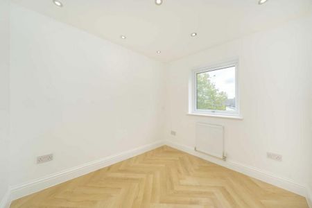 3 bedroom flat to rent - Photo 4