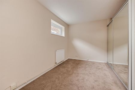 To Let 1 Bed Studio - Photo 5