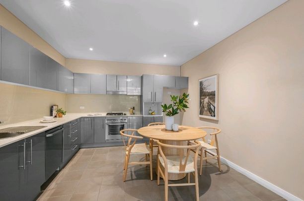 Super Sized One Bedroom Apartment - Photo 1