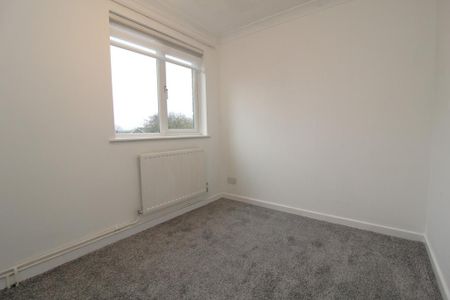 4 bedroom semi-detached house to rent - Photo 3