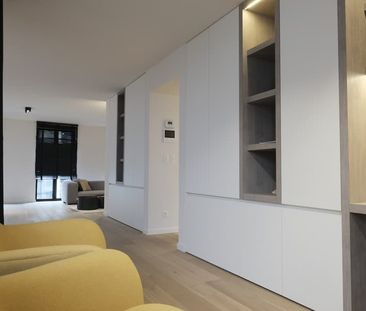 Prachtig gemeubeld luxeappartement met twee slaapkamers gelegen in dé winkelstraat van Hasselt - Photo 1