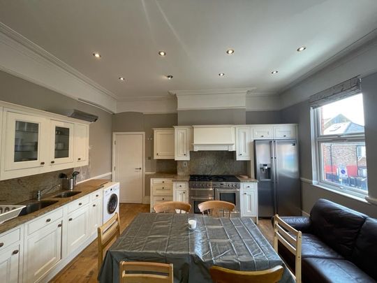 Room in a Shared House, High Road, NW10 - Photo 1