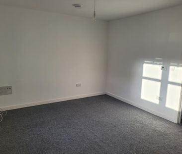 2 bedroom semi-detached house to rent - Photo 3