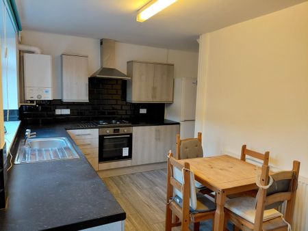 3 bedroom terraced house to rent - Photo 5