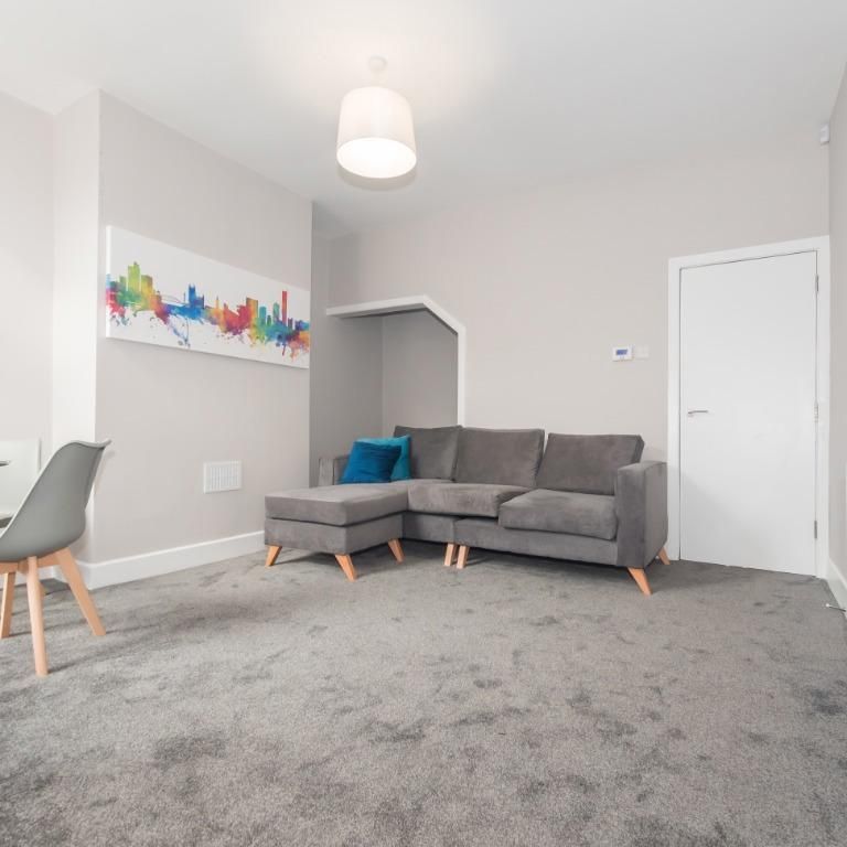 3 bedroom terraced house to rent - Photo 1