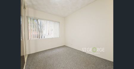 Facing Connelly Street - 300 meters to Penshurst station and shops - Photo 2