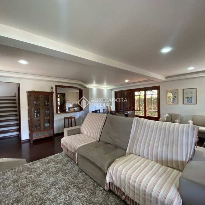 Casa com 4 quartos e 443m² para alugar em Rio Tavares, Florianópolis. - Foto 1