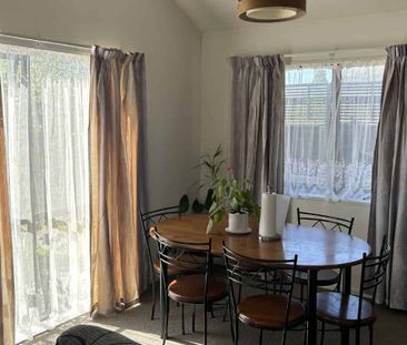 Three Bedrooms - BAYFAIR - Photo 2