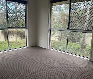 3 BEDROOM HOME FOR RENT - LARGE FULLY FENCED YARD! - Photo 1