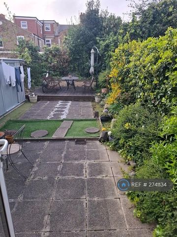 1 bedroom in a house share to rent - Photo 5