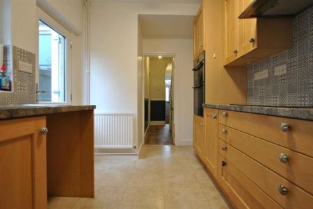 2 bedroom end of terrace house to rent - Photo 5