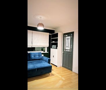 3 Bed Semi-Detached House, Bank Lane, M6 - Photo 2