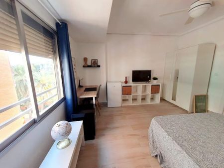 Carrer de la Reina, Valencia, Valencian Community 46011 - Photo 2