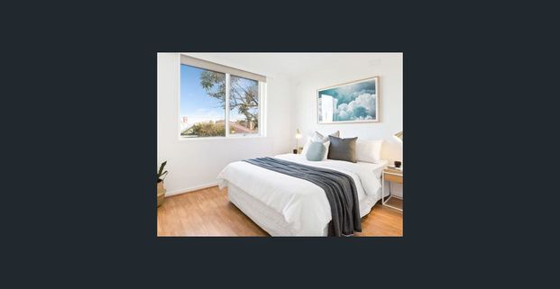 Lifestyle, Location & Larger Than Most.. - Photo 1