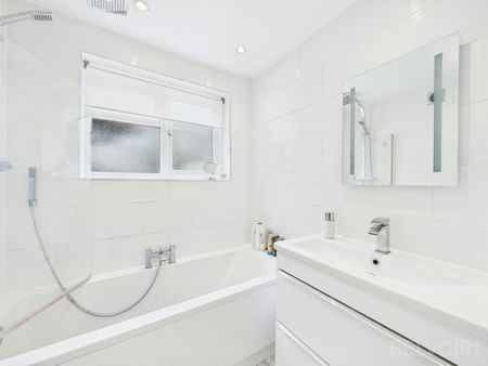 Terraced House to rent on - Photo 2