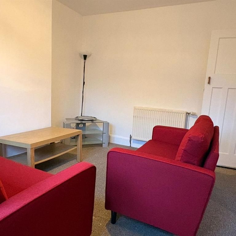 4 bedroom private hall to rent - Photo 1