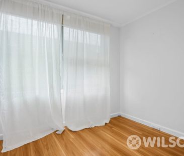 SPACIOUS 2-BEDROOM UNIT IN PRIME ST KILDA EAST LOCATION! - Photo 1