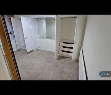 1 bedroom in a house share to rent - Photo 6