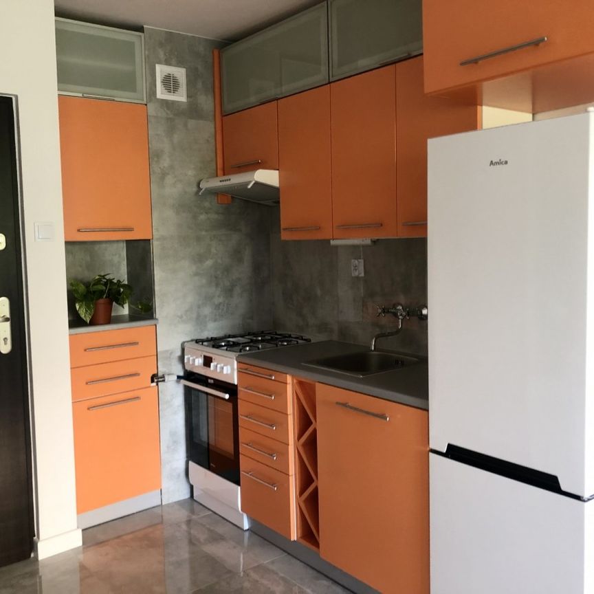 KAWALERKA W BARDZO DOBREJ LOKALIZACJI - Zdjęcie 1