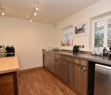 3 bedroom maisonette to rent - Photo 4