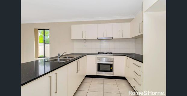 Conveniently Located Apartment - Photo 1