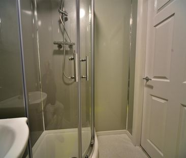 Room 4 - Photo 6
