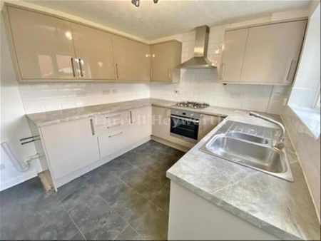 3 bedroom detached house to rent - Photo 4