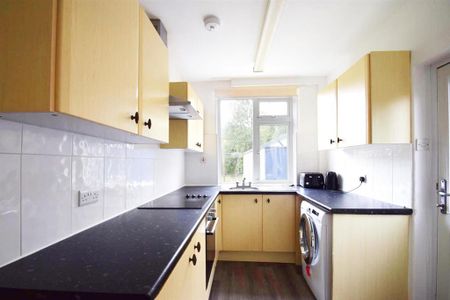 4 bedroom house to rent - Photo 2